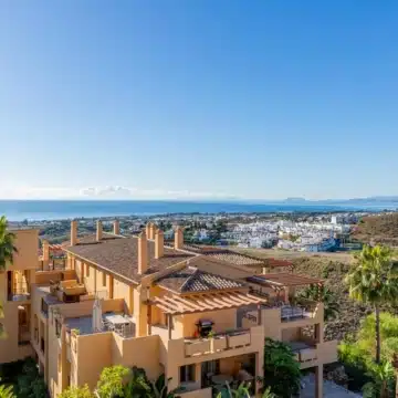 Two bedroom Penthouse with Panoramic Sea Views in Hacienda del Señorio de Cifuentes, Benahavís Picture 8