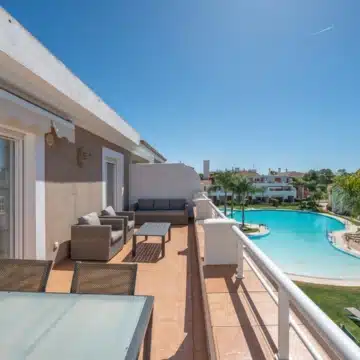 Beautiful Two bedroom penthouse in sought-after gated urbanisation of Cortijo del Mar, Estepona Picture 19