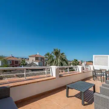 Beautiful Two bedroom penthouse in sought-after gated urbanisation of Cortijo del Mar, Estepona Picture 21