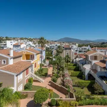 Beautiful Two bedroom penthouse in sought-after gated urbanisation of Cortijo del Mar, Estepona Picture 22
