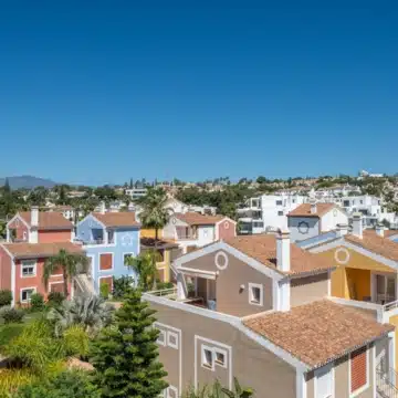 Beautiful Two bedroom penthouse in sought-after gated urbanisation of Cortijo del Mar, Estepona Picture 10