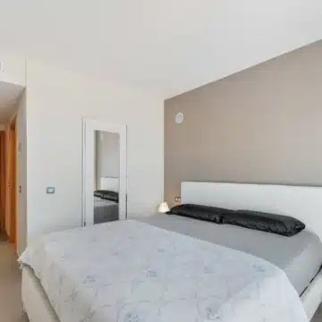Beautiful Two bedroom penthouse in sought-after gated urbanisation of Cortijo del Mar, Estepona Picture 27