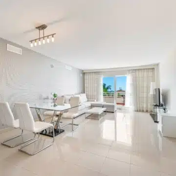 Beautiful Two bedroom penthouse in sought-after gated urbanisation of Cortijo del Mar, Estepona Picture 28