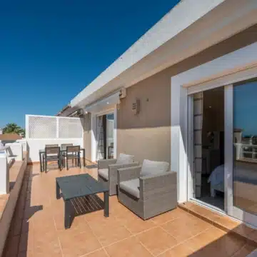 Beautiful Two bedroom penthouse in sought-after gated urbanisation of Cortijo del Mar, Estepona Picture 34