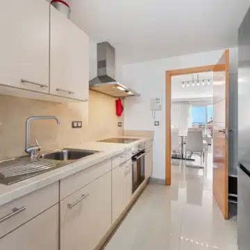Beautiful Two bedroom penthouse in sought-after gated urbanisation of Cortijo del Mar, Estepona Picture 9