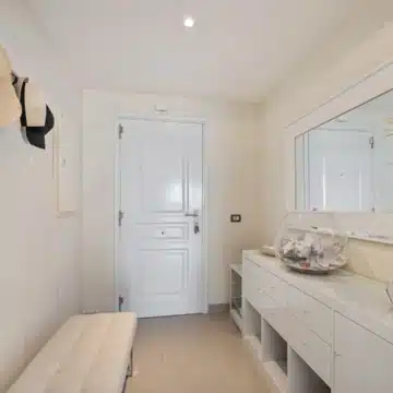 Beautiful Two bedroom penthouse in sought-after gated urbanisation of Cortijo del Mar, Estepona Picture 11