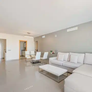 Beautiful Two bedroom penthouse in sought-after gated urbanisation of Cortijo del Mar, Estepona Picture 13