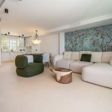 Beautiful Townhouse steps from the beach set in Arco Iris, Marbella Golden Mile Picture 5