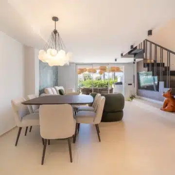 Beautiful Townhouse steps from the beach set in Arco Iris, Marbella Golden Mile Picture 4