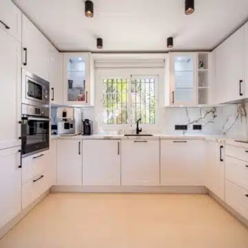 Beautiful Townhouse steps from the beach set in Arco Iris, Marbella Golden Mile Picture 6