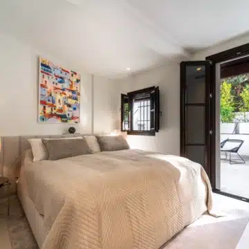 Charming Renovated Townhouse in Lomas Pueblo in the prestigious Lomas de Marbella Club Picture 2