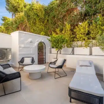 Charming Renovated Townhouse in Lomas Pueblo in the prestigious Lomas de Marbella Club Picture 7