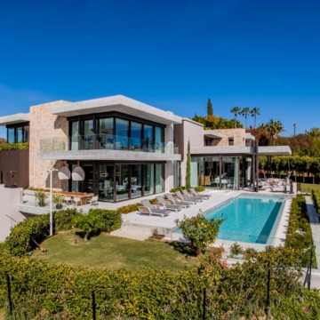 Extraordinary villa sits on a generous plot with panoramic views in the prestigious La Quinta, Benahavis Picture 66