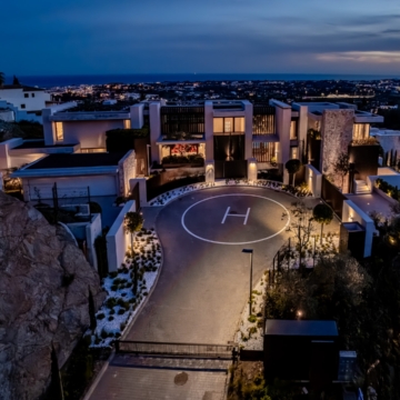 Extraordinary villa sits on a generous plot with panoramic views in the prestigious La Quinta, Benahavis Picture 68
