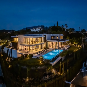 Extraordinary villa sits on a generous plot with panoramic views in the prestigious La Quinta, Benahavis Picture 71