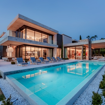 Extraordinary villa sits on a generous plot with panoramic views in the prestigious La Quinta, Benahavis Picture 76