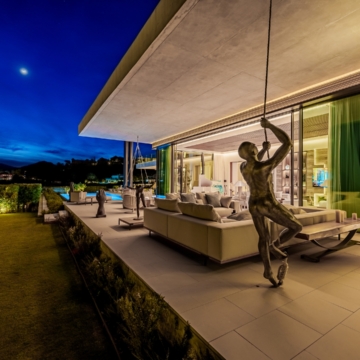 Extraordinary villa sits on a generous plot with panoramic views in the prestigious La Quinta, Benahavis Picture 78
