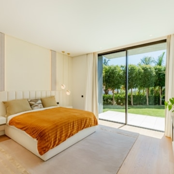 Extraordinary villa sits on a generous plot with panoramic views in the prestigious La Quinta, Benahavis Picture 42