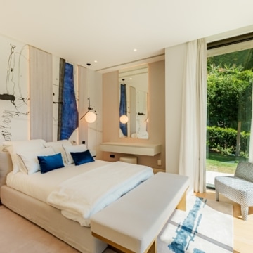 Extraordinary villa sits on a generous plot with panoramic views in the prestigious La Quinta, Benahavis Picture 13