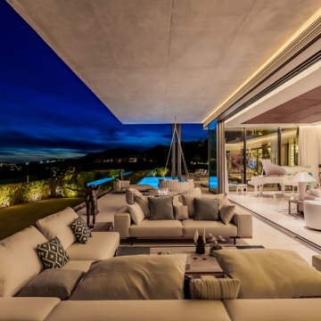 Extraordinary villa sits on a generous plot with panoramic views in the prestigious La Quinta, Benahavis Picture 56