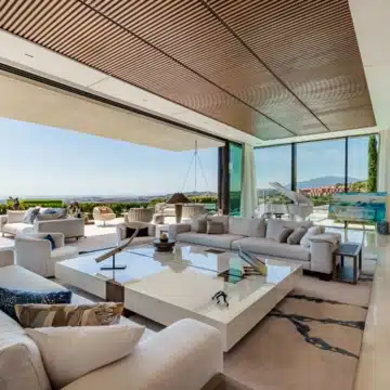 Extraordinary villa sits on a generous plot with panoramic views in the prestigious La Quinta, Benahavis Picture 6