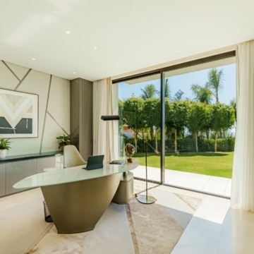 Extraordinary villa sits on a generous plot with panoramic views in the prestigious La Quinta, Benahavis Picture 34