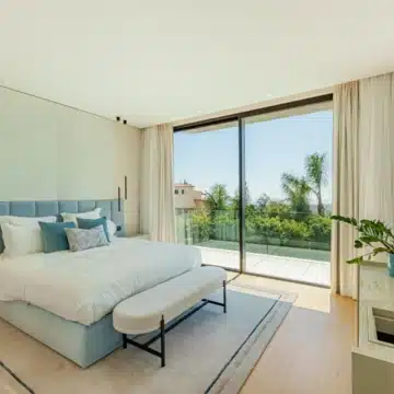 Extraordinary villa sits on a generous plot with panoramic views in the prestigious La Quinta, Benahavis Picture 1