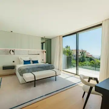Extraordinary villa sits on a generous plot with panoramic views in the prestigious La Quinta, Benahavis Picture 8