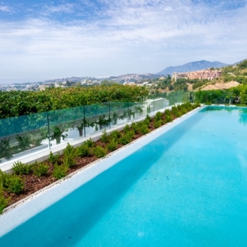 Extraordinary villa sits on a generous plot with panoramic views in the prestigious La Quinta, Benahavis Picture 28