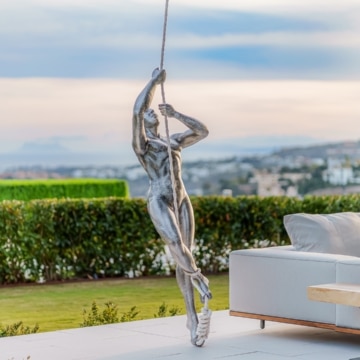 Extraordinary villa sits on a generous plot with panoramic views in the prestigious La Quinta, Benahavis Picture 19