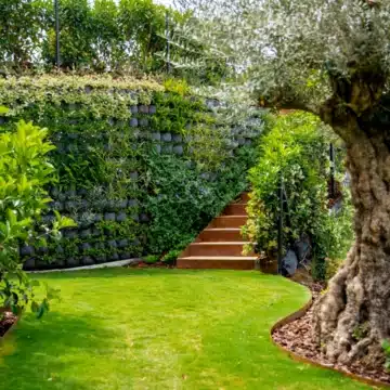 Extraordinary villa sits on a generous plot with panoramic views in the prestigious La Quinta, Benahavis Picture 5