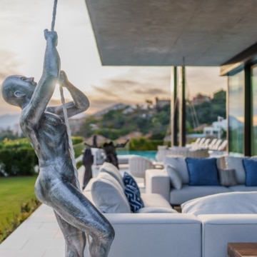 Extraordinary villa sits on a generous plot with panoramic views in the prestigious La Quinta, Benahavis Picture 20