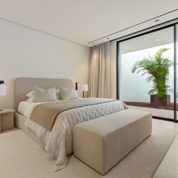 True architectural masterpiece Villa with Incredible Views in El Herrojo, Benahavis Picture 1