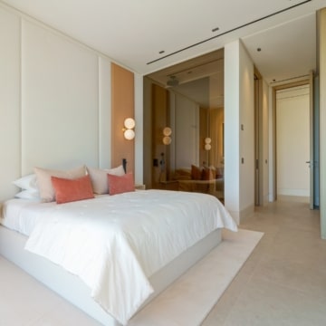 True architectural masterpiece Villa with Incredible Views in El Herrojo, Benahavis Picture 13