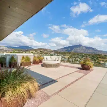 True architectural masterpiece Villa with Incredible Views in El Herrojo, Benahavis Picture 22