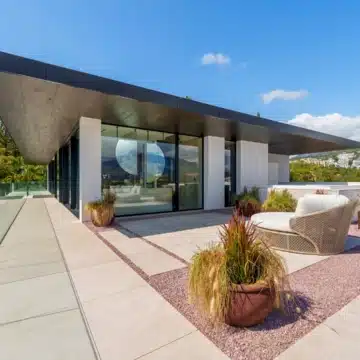 True architectural masterpiece Villa with Incredible Views in El Herrojo, Benahavis Picture 19