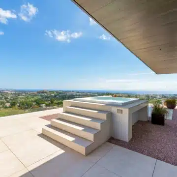 True architectural masterpiece Villa with Incredible Views in El Herrojo, Benahavis Picture 18