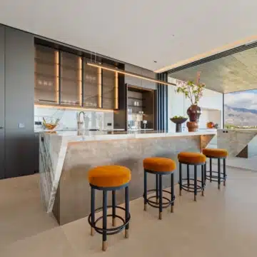 True architectural masterpiece Villa with Incredible Views in El Herrojo, Benahavis Picture 2