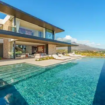 True architectural masterpiece Villa with Incredible Views in El Herrojo, Benahavis Picture 25