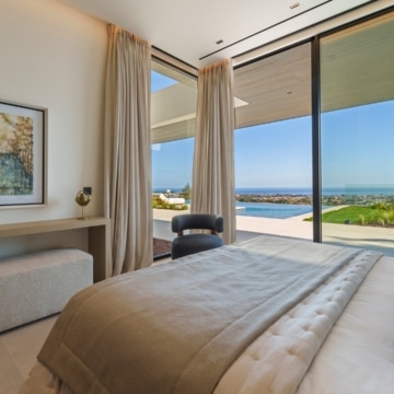 True architectural masterpiece Villa with Incredible Views in El Herrojo, Benahavis Picture 42
