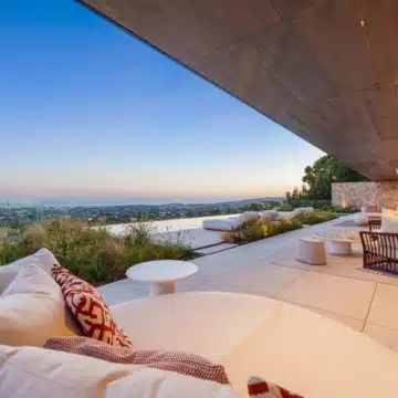 True architectural masterpiece Villa with Incredible Views in El Herrojo, Benahavis Picture 39