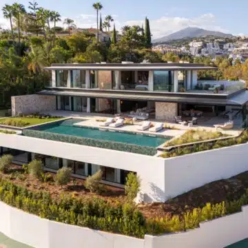 True architectural masterpiece Villa with Incredible Views in El Herrojo, Benahavis Picture 44