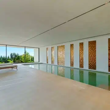 True architectural masterpiece Villa with Incredible Views in El Herrojo, Benahavis Picture 12