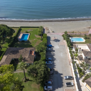 Beachfront villa with direct access to sea in Cancelada, Estepona Picture 18