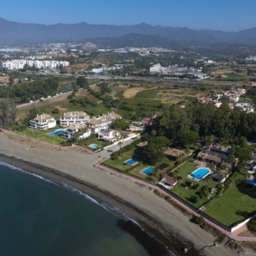 Beachfront villa with direct access to sea in Cancelada, Estepona Picture 22