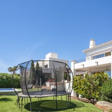 Beautiful 4-Bedroom Villa within the exclusive hillside community of La Paloma, Manilva Picture 27