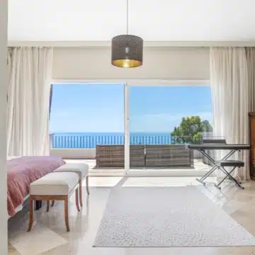 Beautiful 4-Bedroom Villa within the exclusive hillside community of La Paloma, Manilva Picture 6