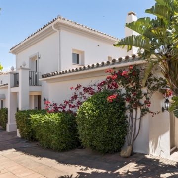 Beautiful 4-Bedroom Villa within the exclusive hillside community of La Paloma, Manilva Picture 33