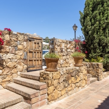 Beautiful 4-Bedroom Villa within the exclusive hillside community of La Paloma, Manilva Picture 37