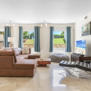 Beautiful 4-Bedroom Villa within the exclusive hillside community of La Paloma, Manilva Picture 39